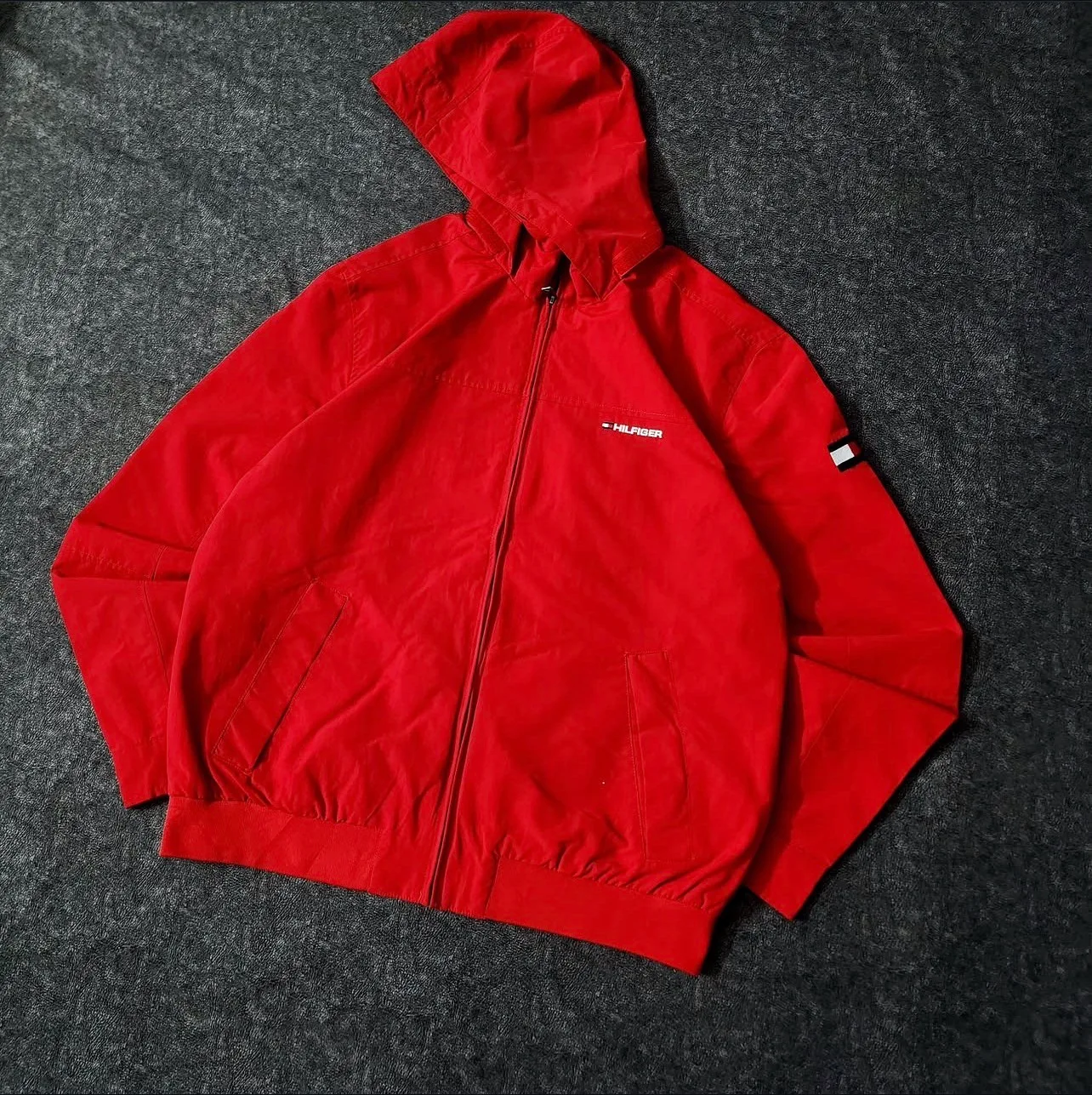 Tommy Hilfiger Men’s Red Hooded Water-Resistant Lightweight Jacket  | L