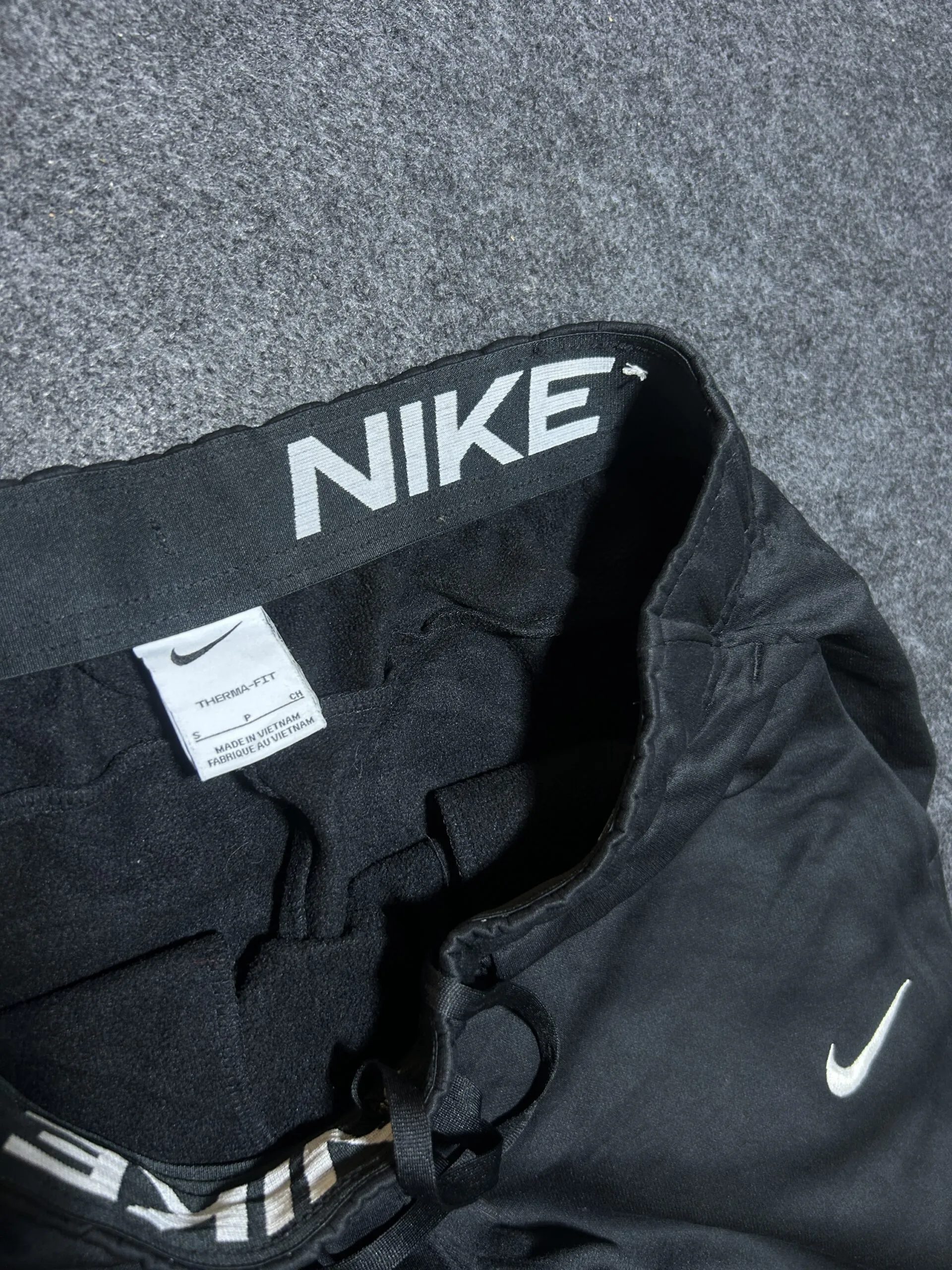 Nike Black simple detail view