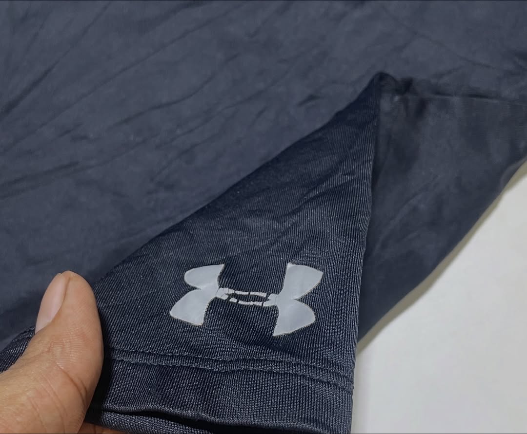 Under Armour Black T-Shirt detail view