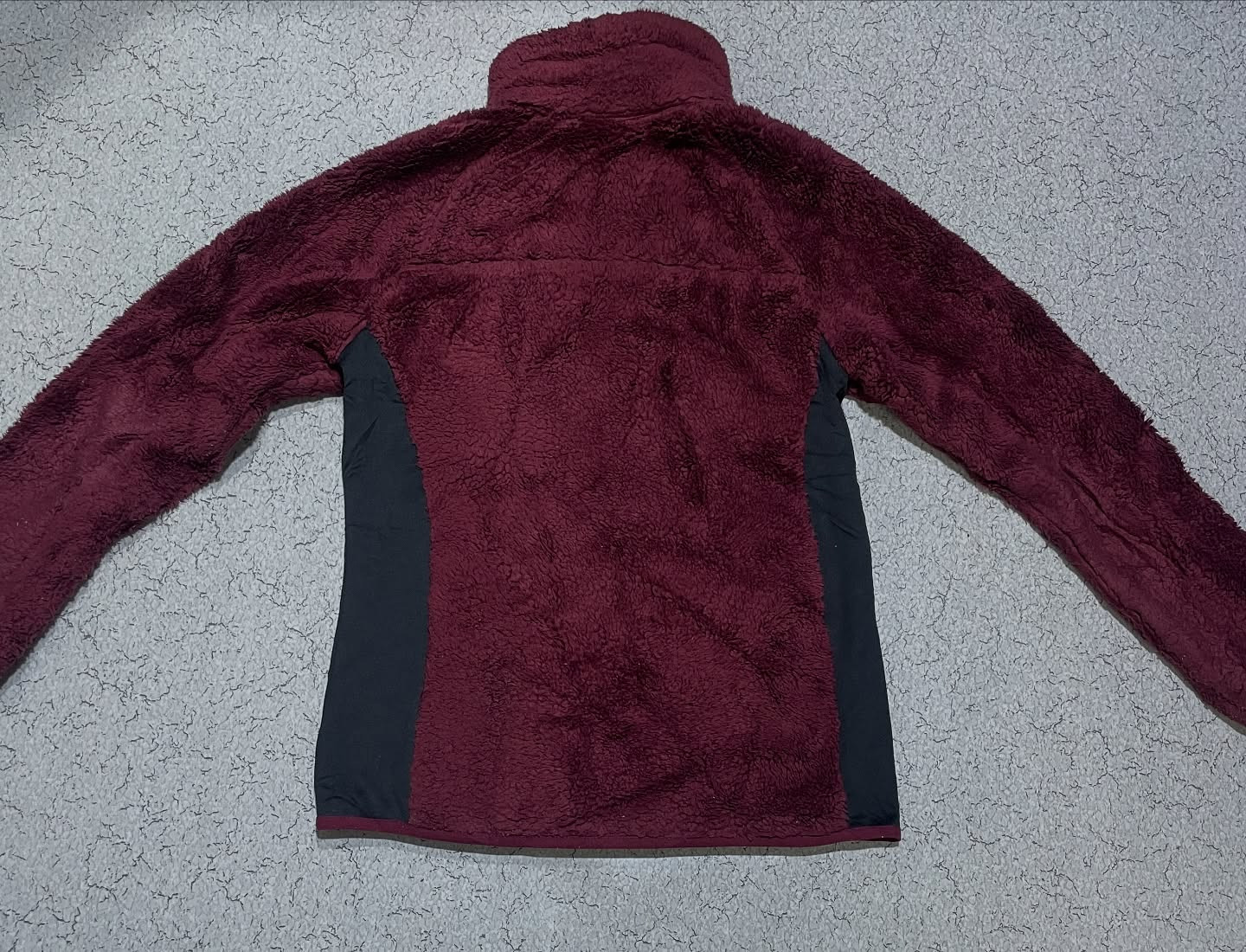 Columbia Maroon Fleece Jacket detail view