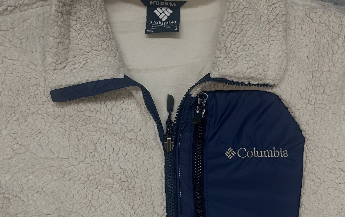 Columbia Fleece Jacket detail view