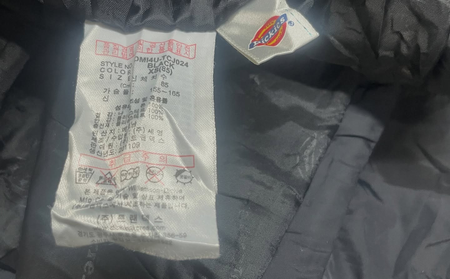 Dickies Red Puffer Jacket detail view