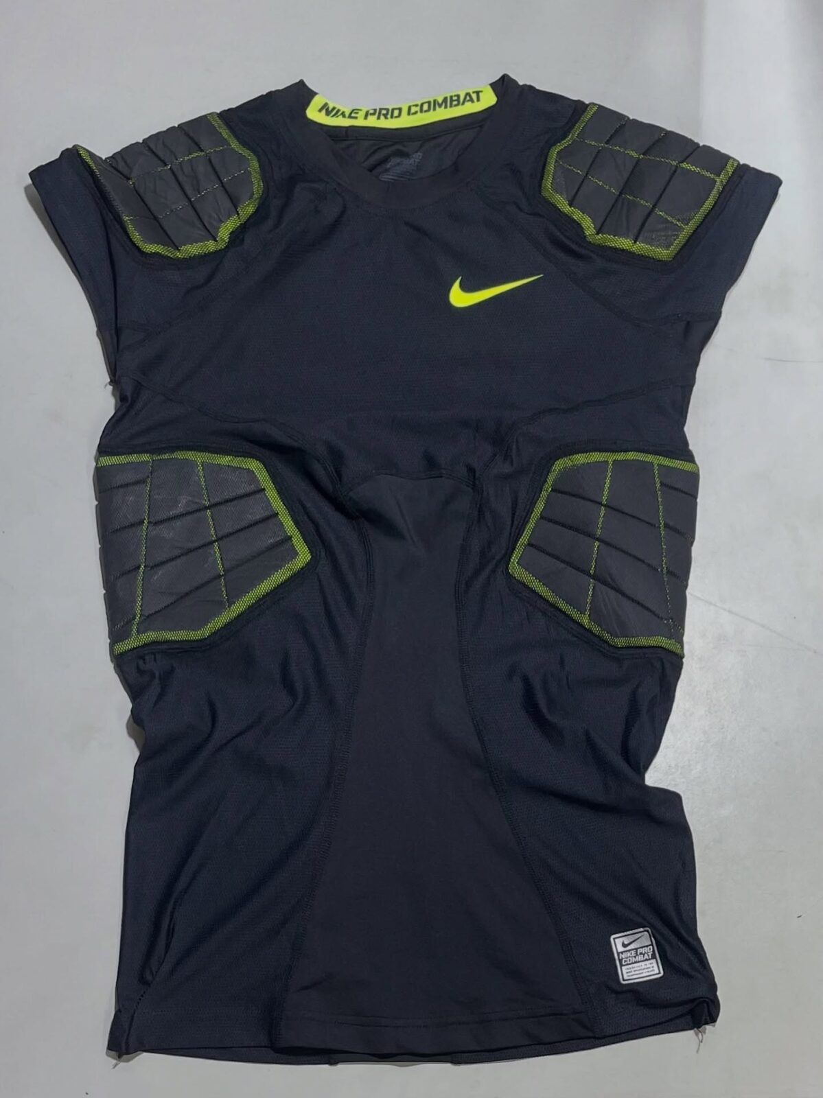 Nike simple alternate view