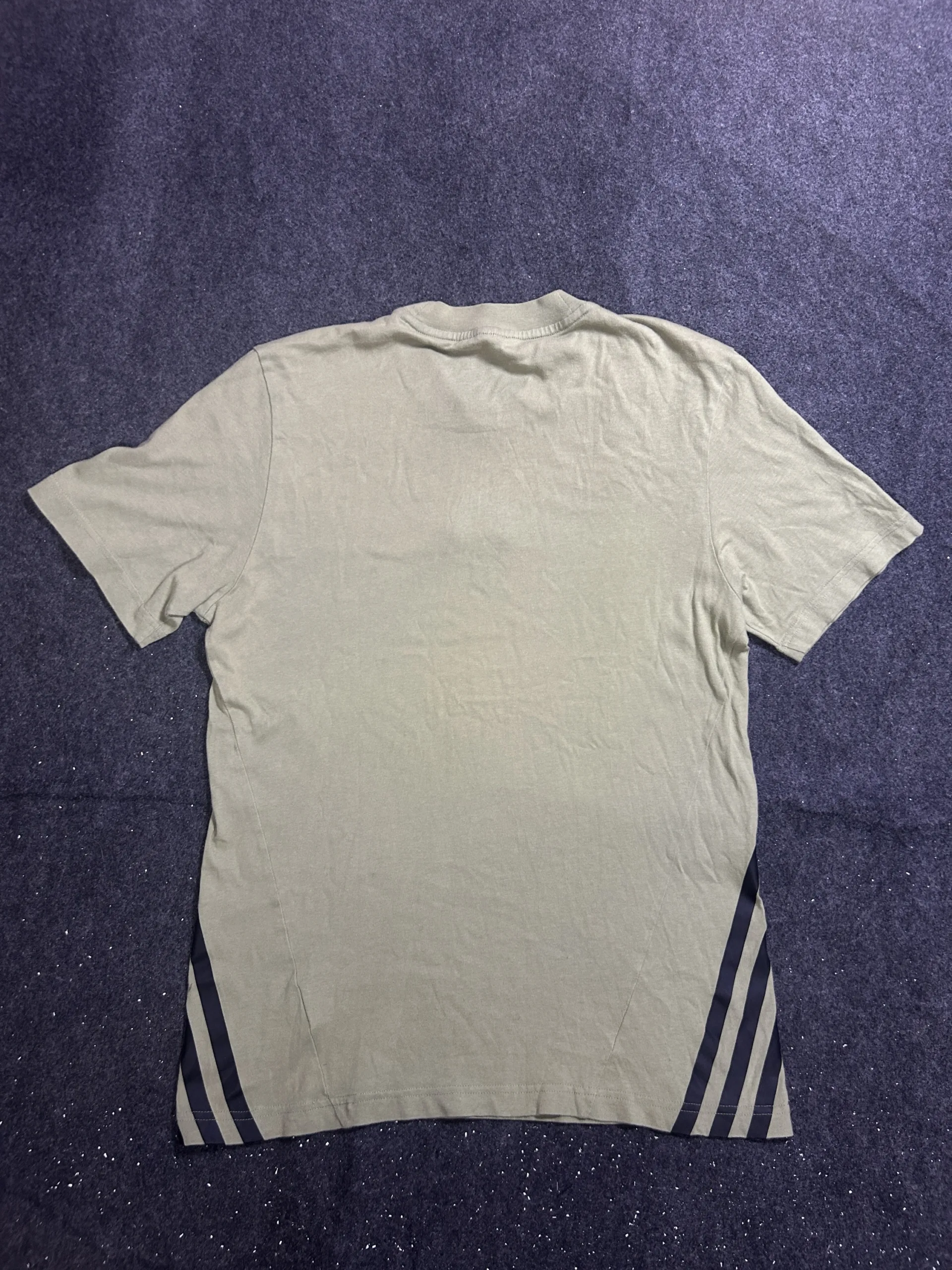 Adidas Green T-Shirt detail view