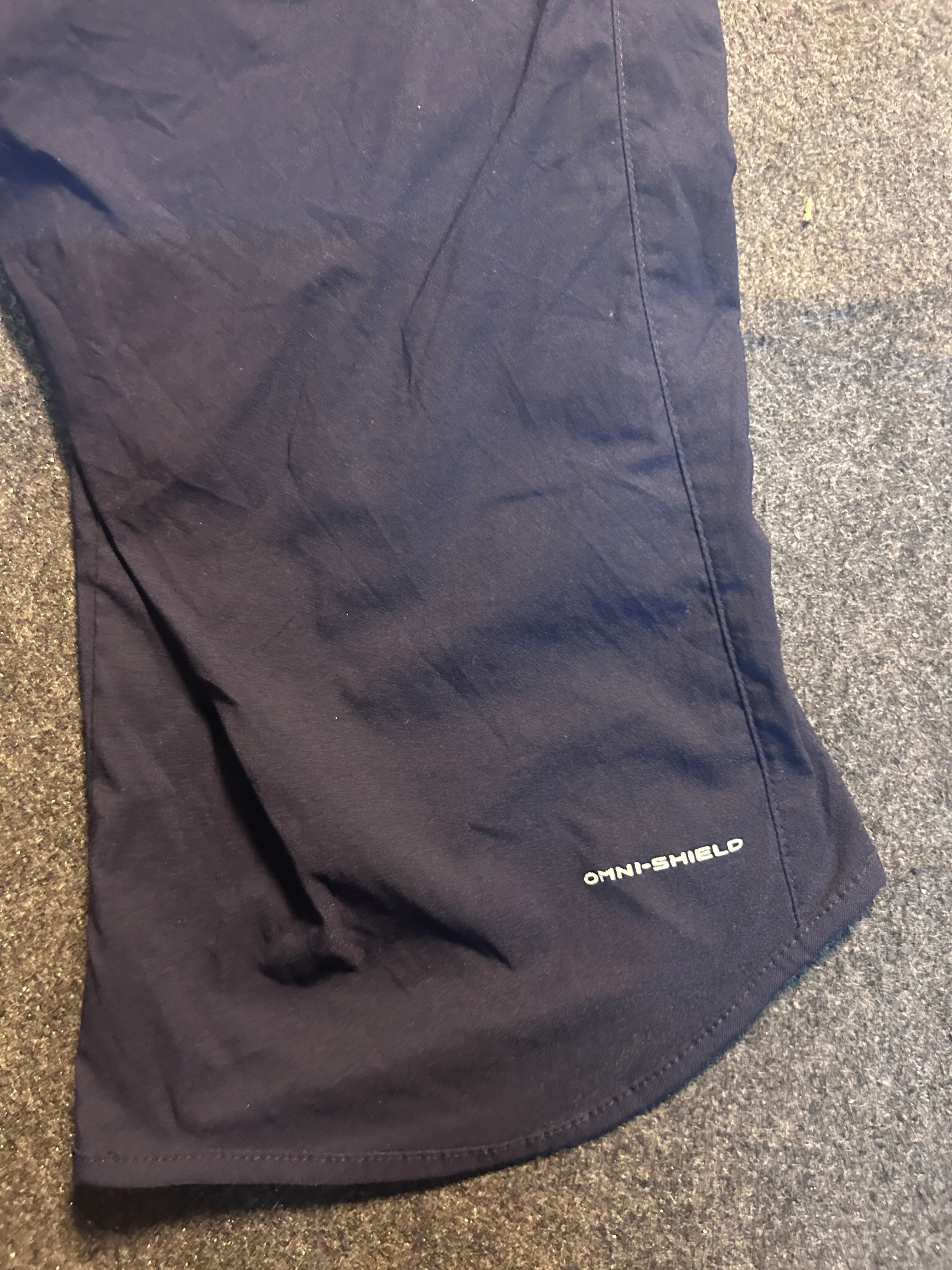 Columbia Navy Pants detail view