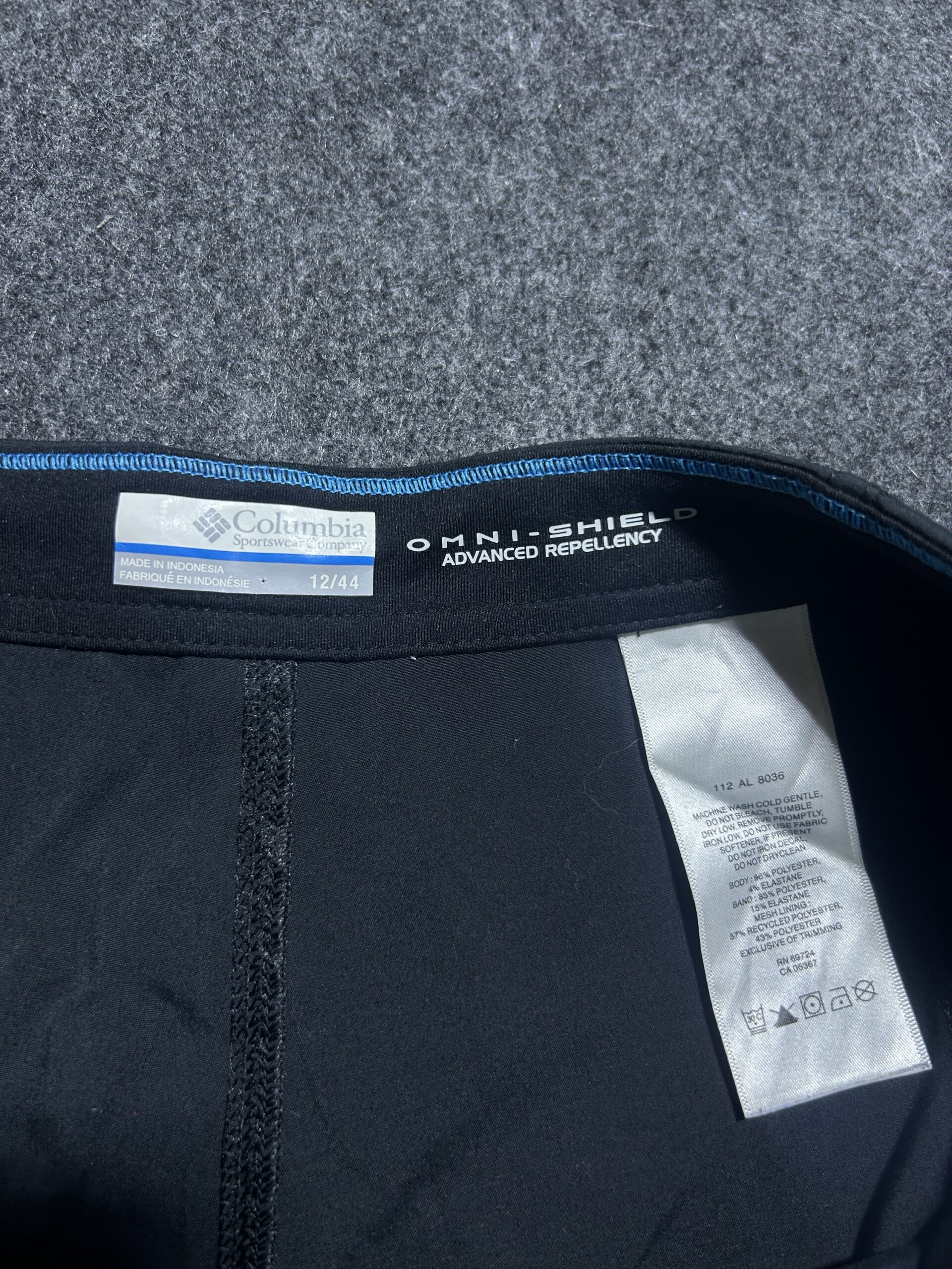 Columbia Black Shorts detail view