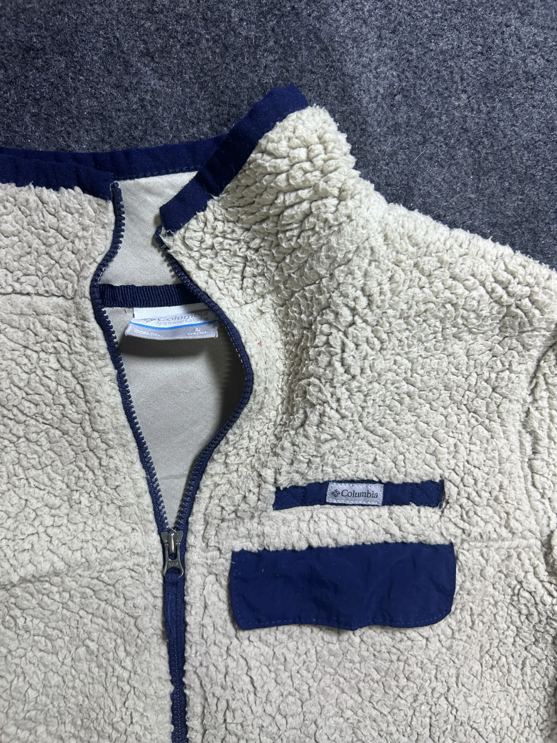 Columbia White Fleece Jacket detail view