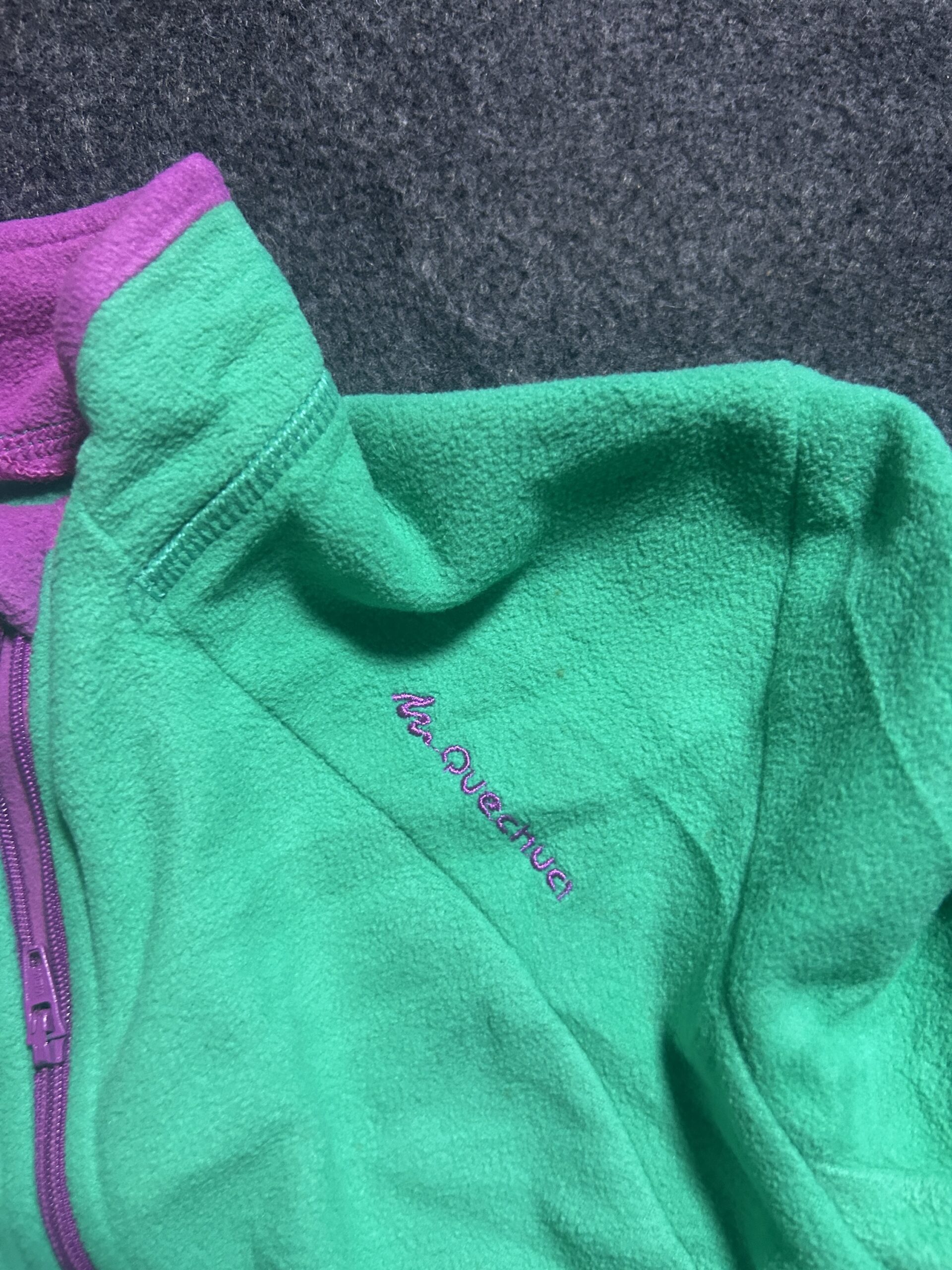Green Sweatshirt detail view