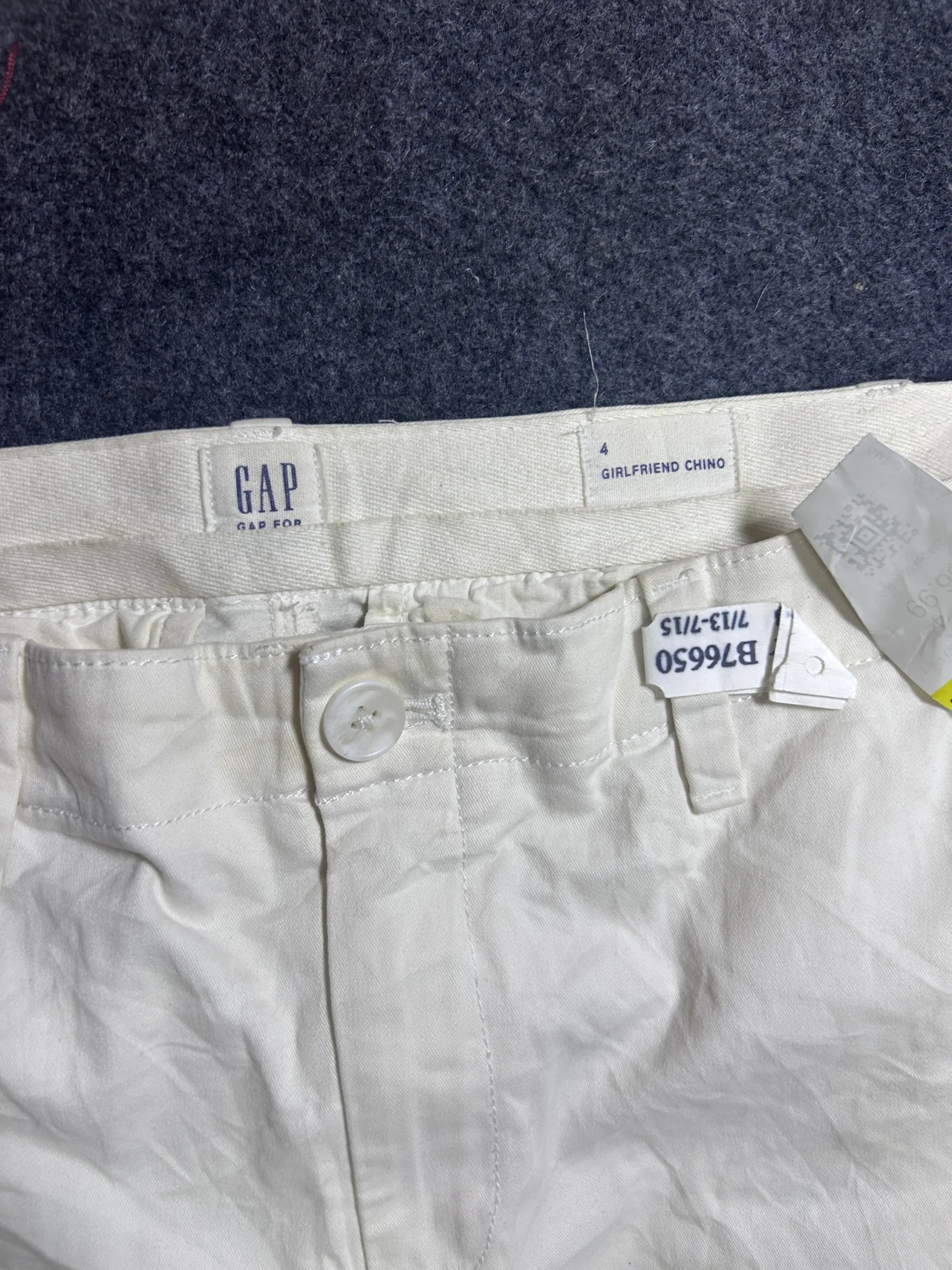 GAP White Chinos detail view