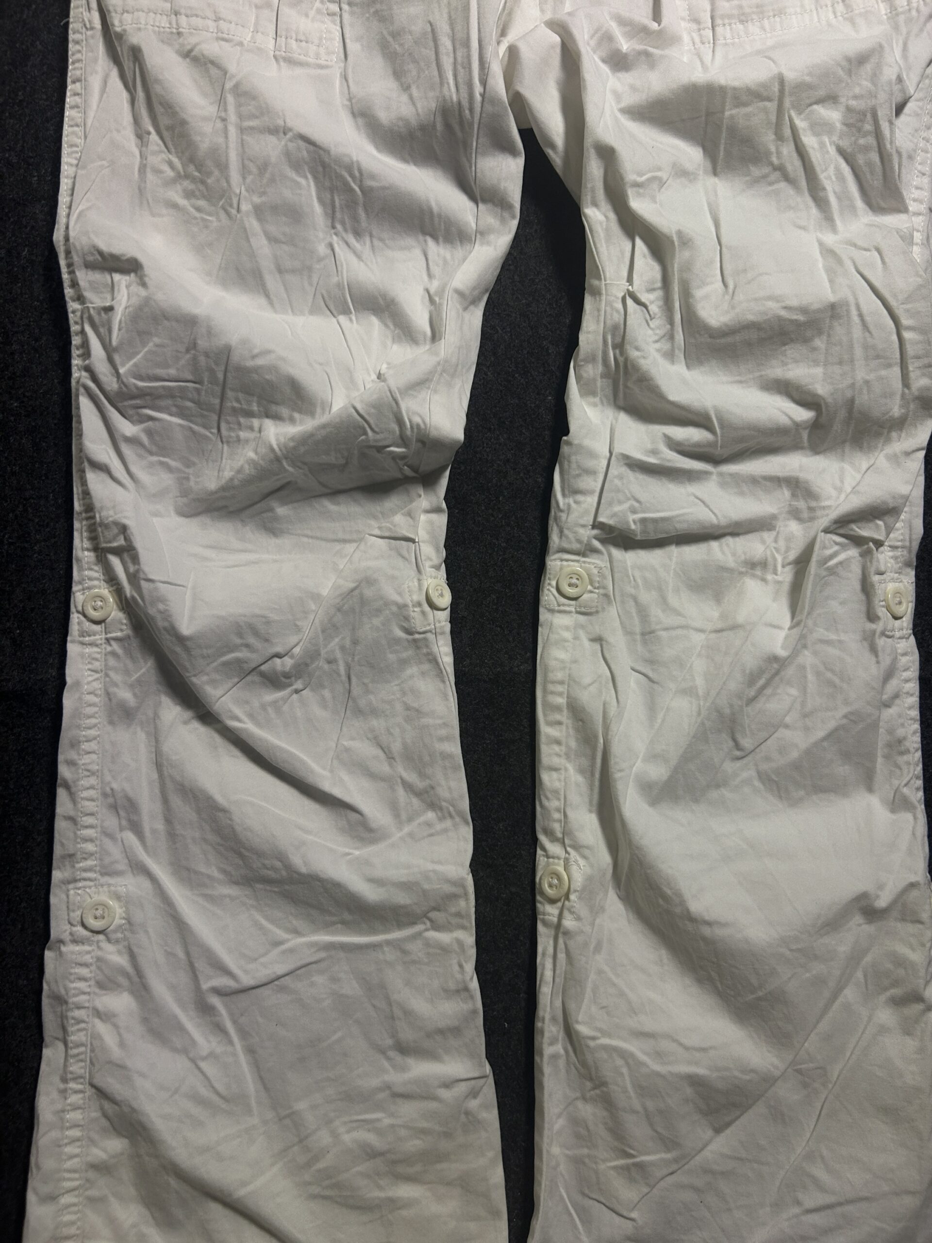 GAP White Pants detail view