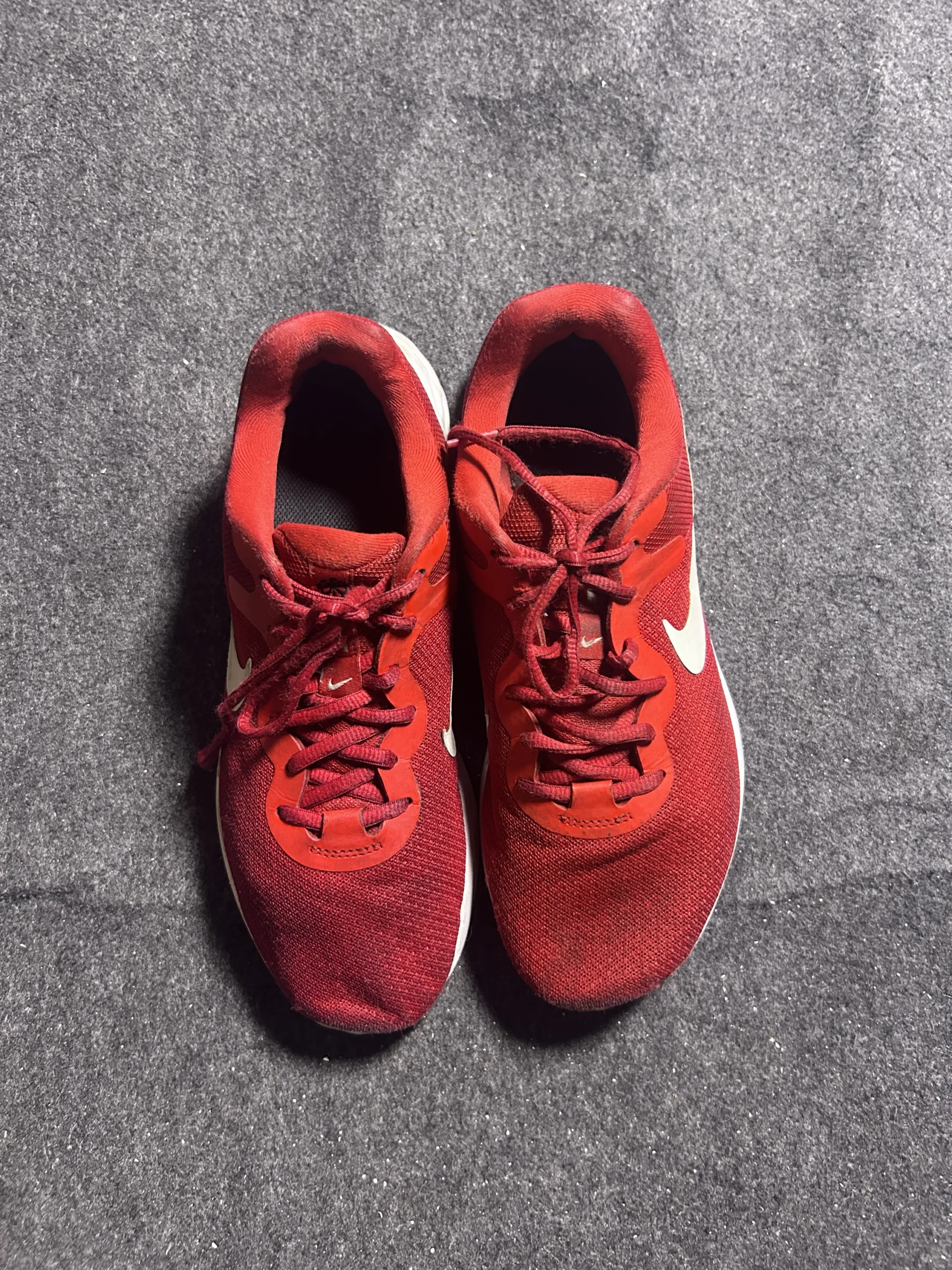 Nike simple alternate view