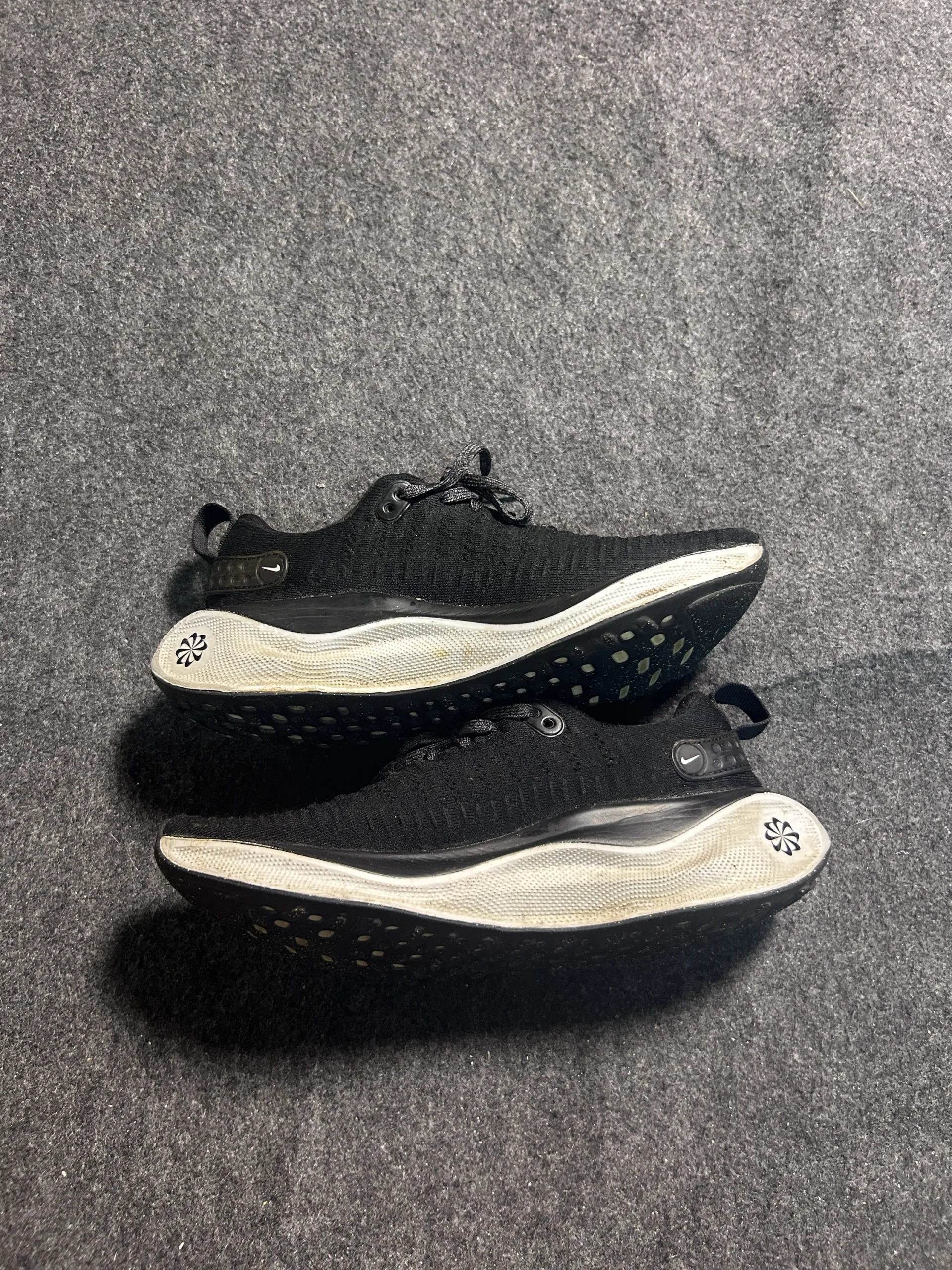Nike Black simple detail view