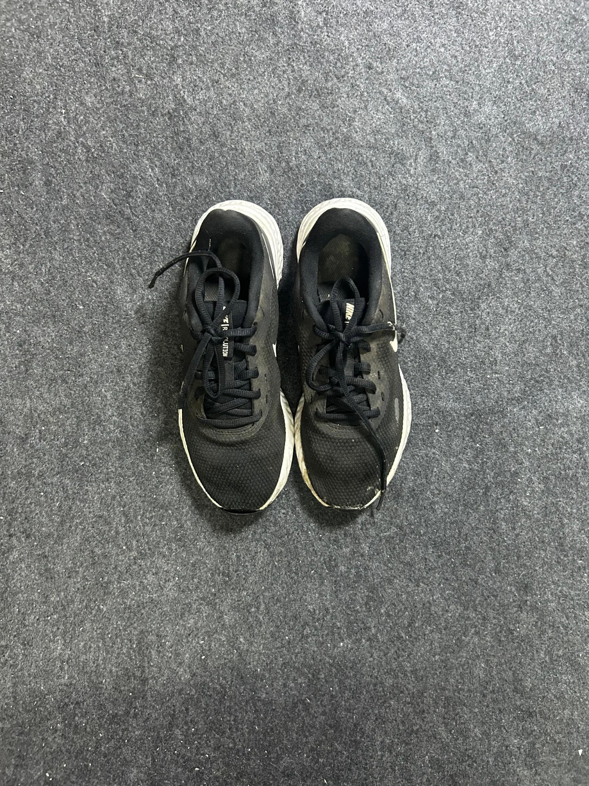 Nike Black simple detail view