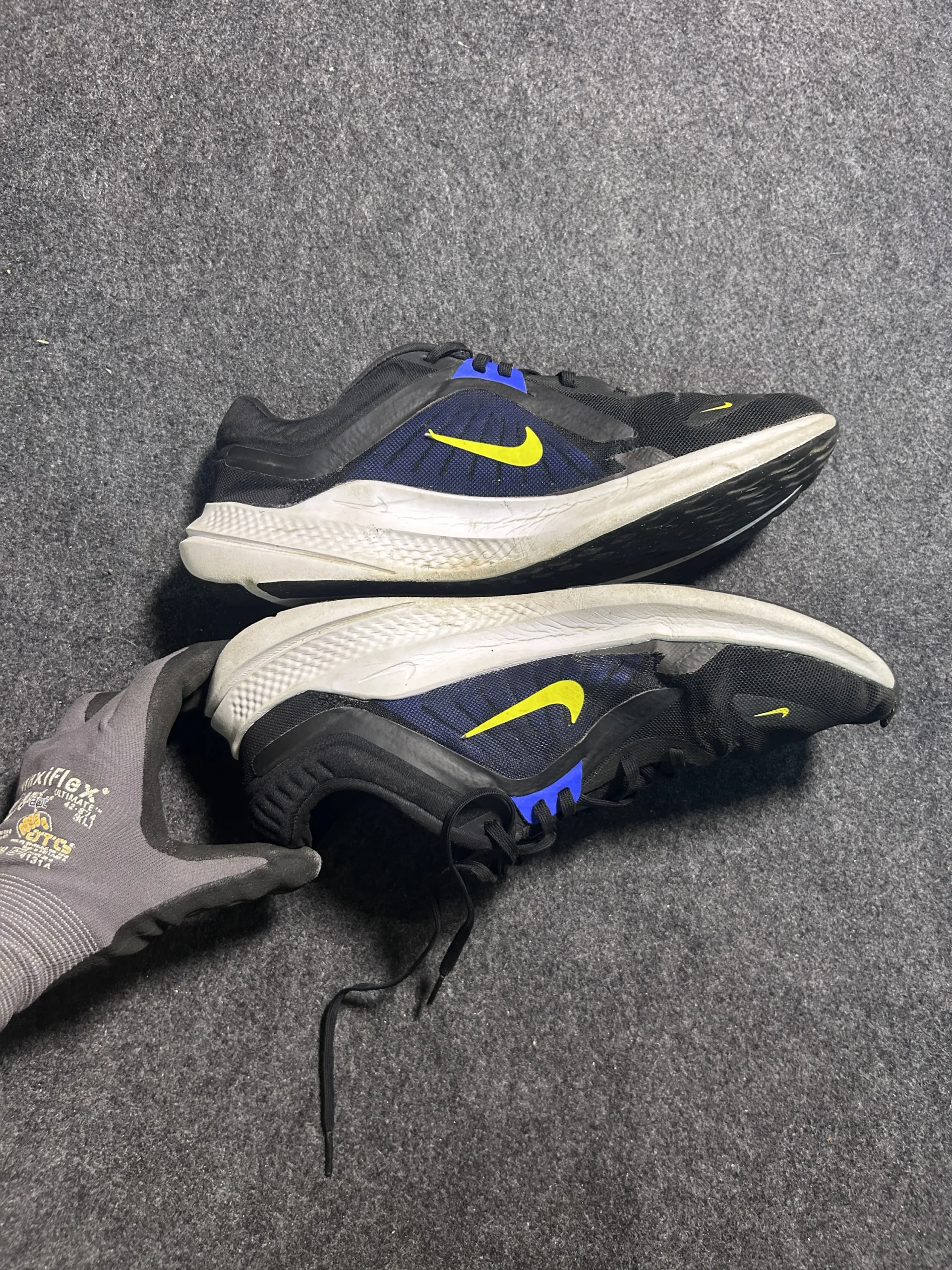 Nike Black simple detail view
