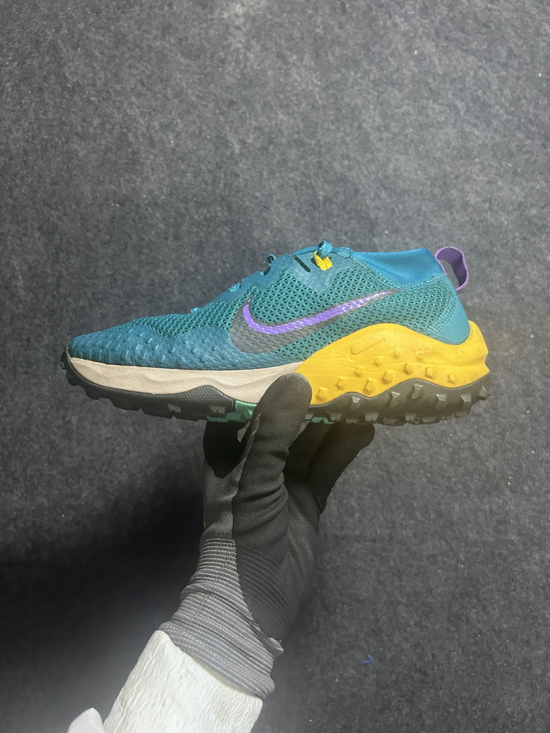 Nike simple alternate view