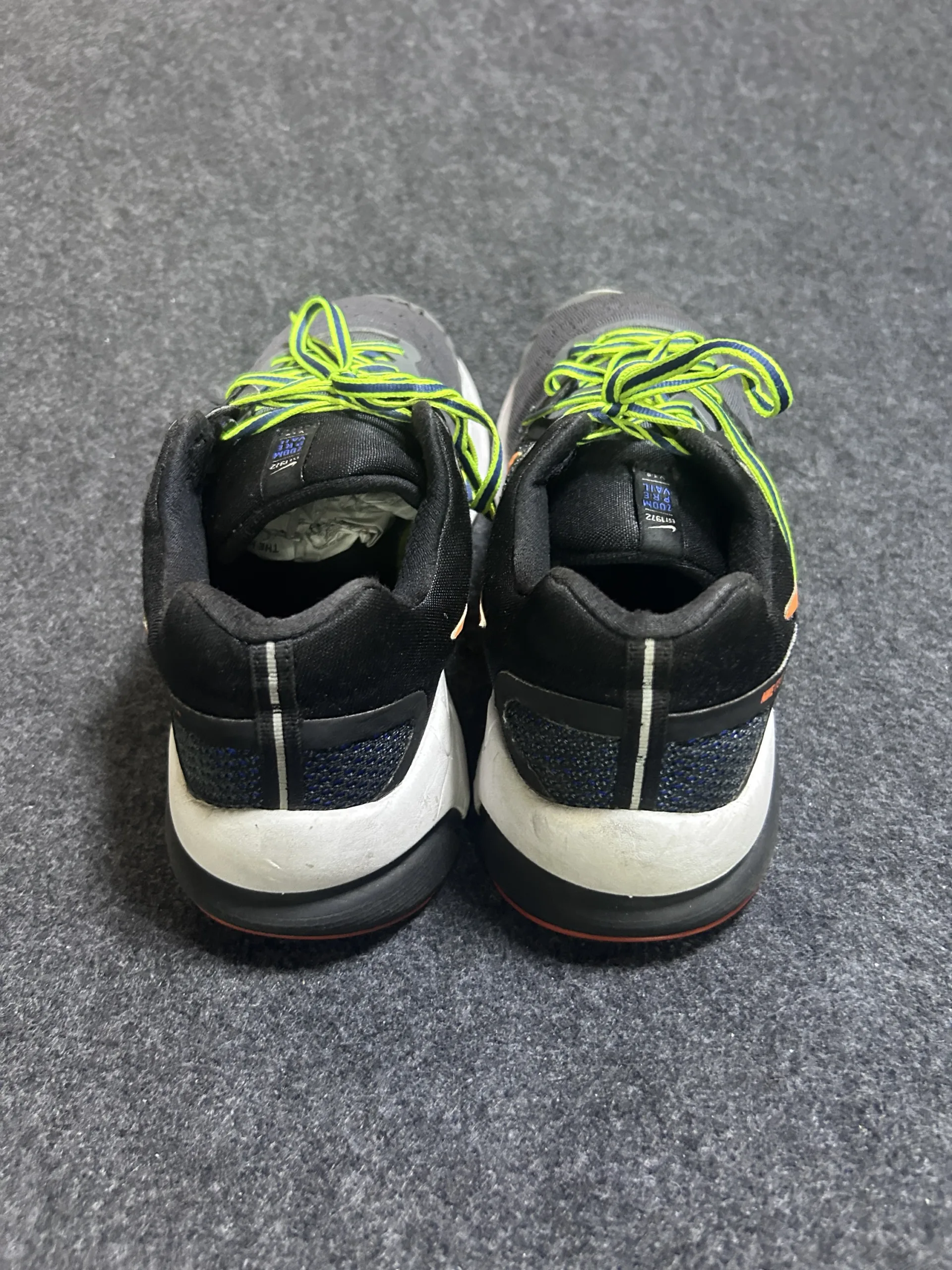 Nike Black simple detail view