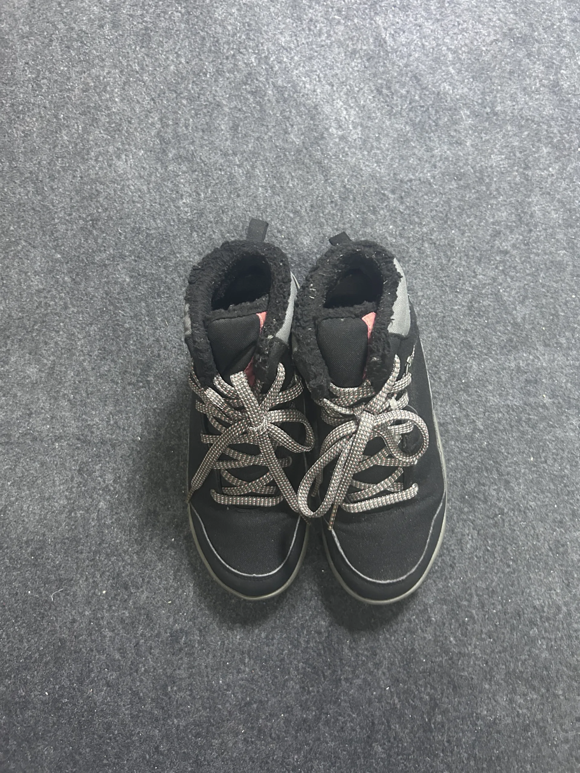 Black simple detail view