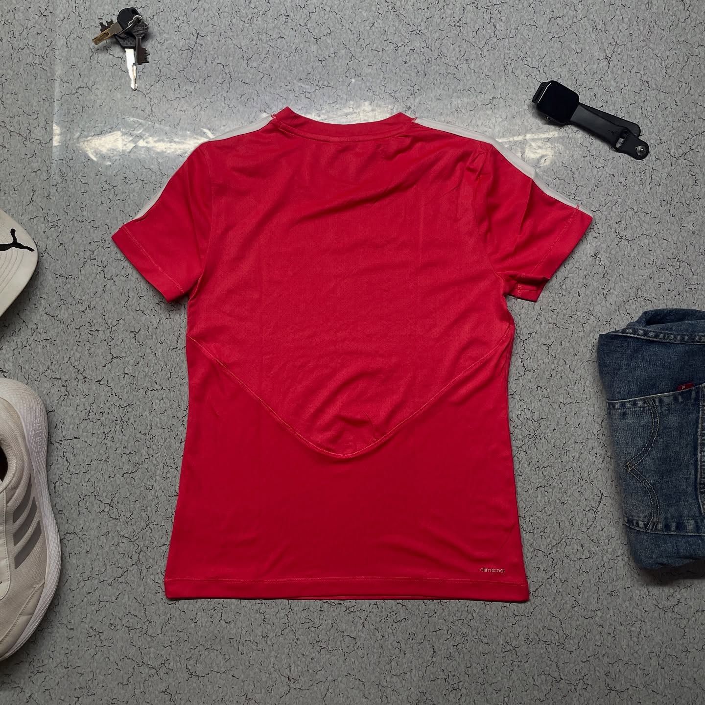 Adidas Red simple detail view