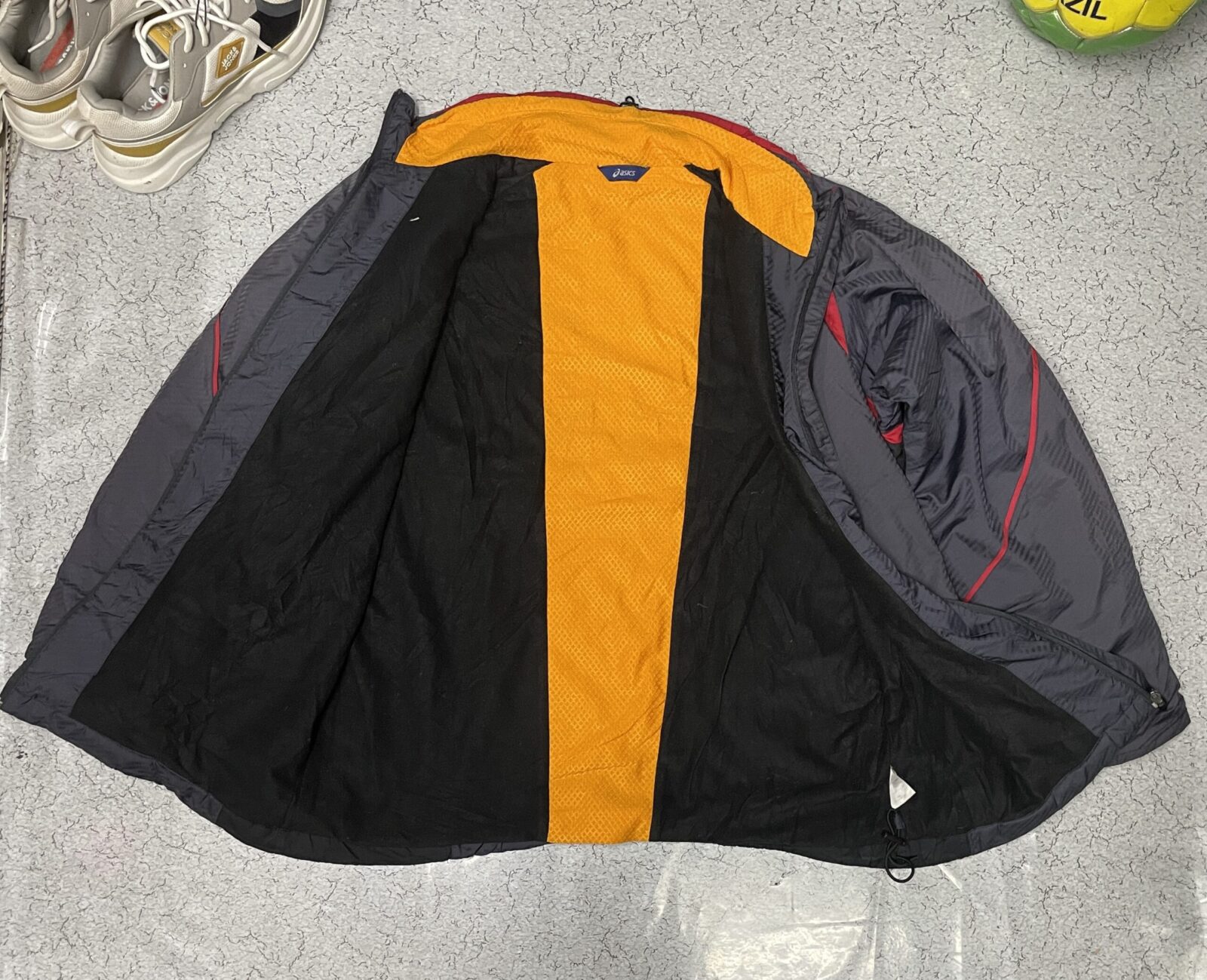 Asics Jacket detail view