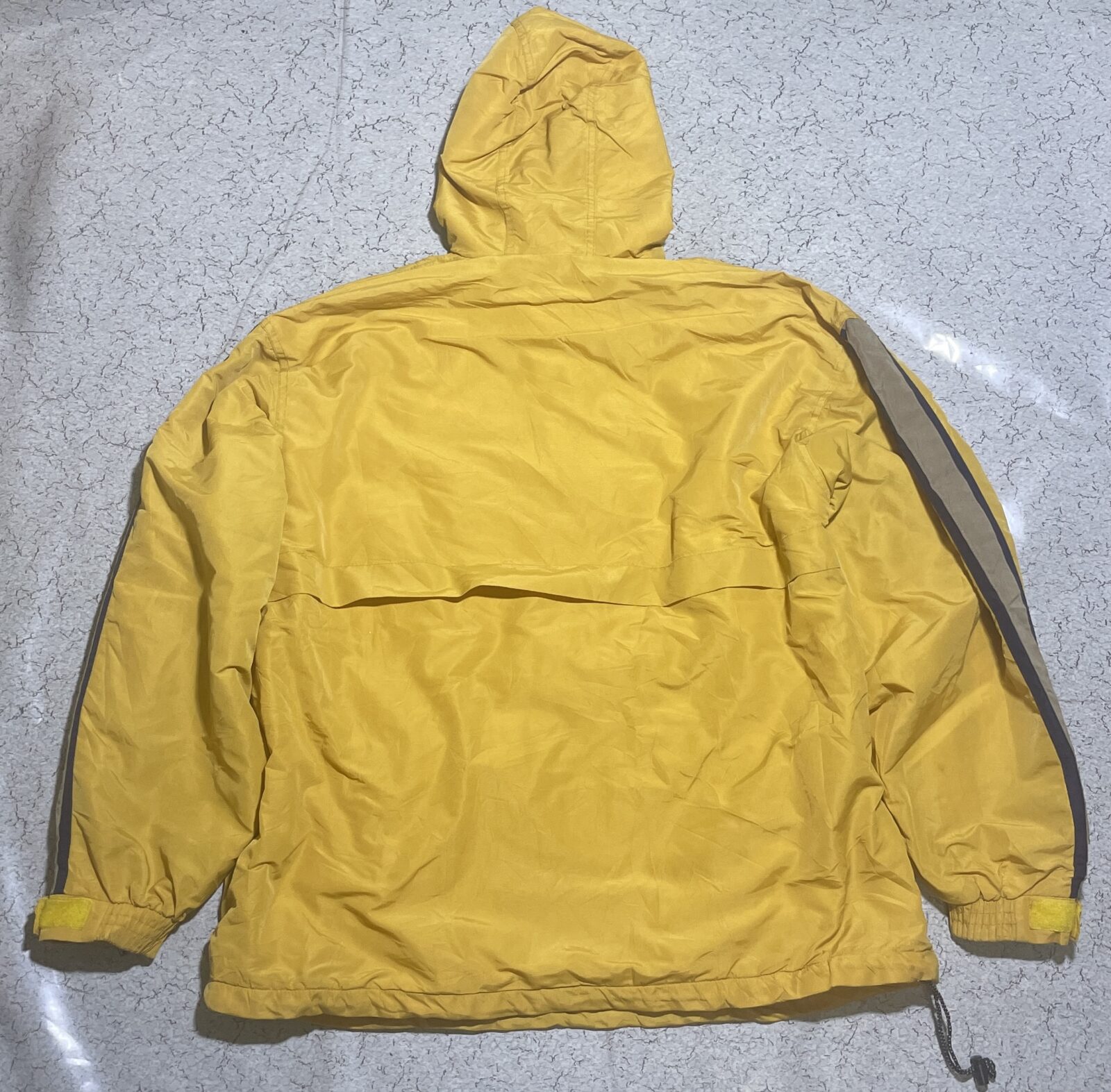 Columbia Windbreaker Jacket detail view