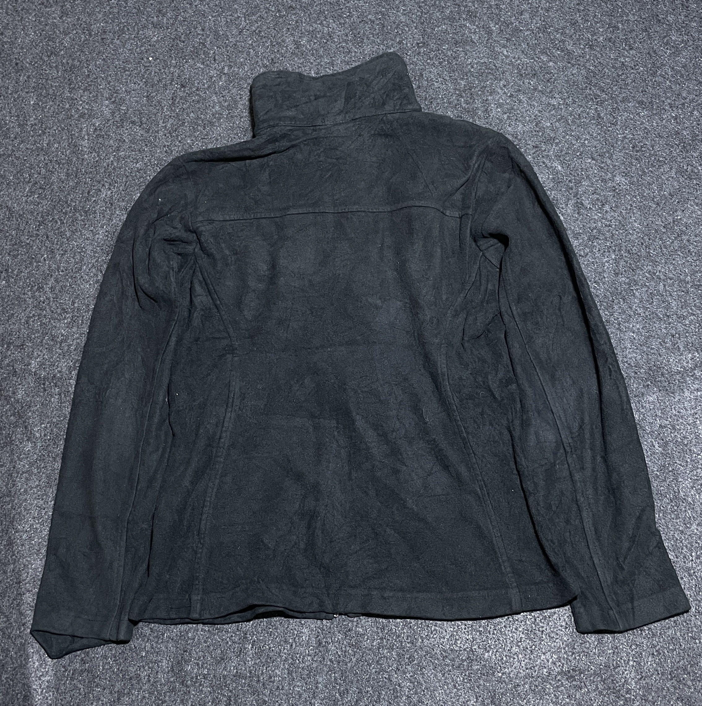 Columbia Black Fleece Jacket detail view