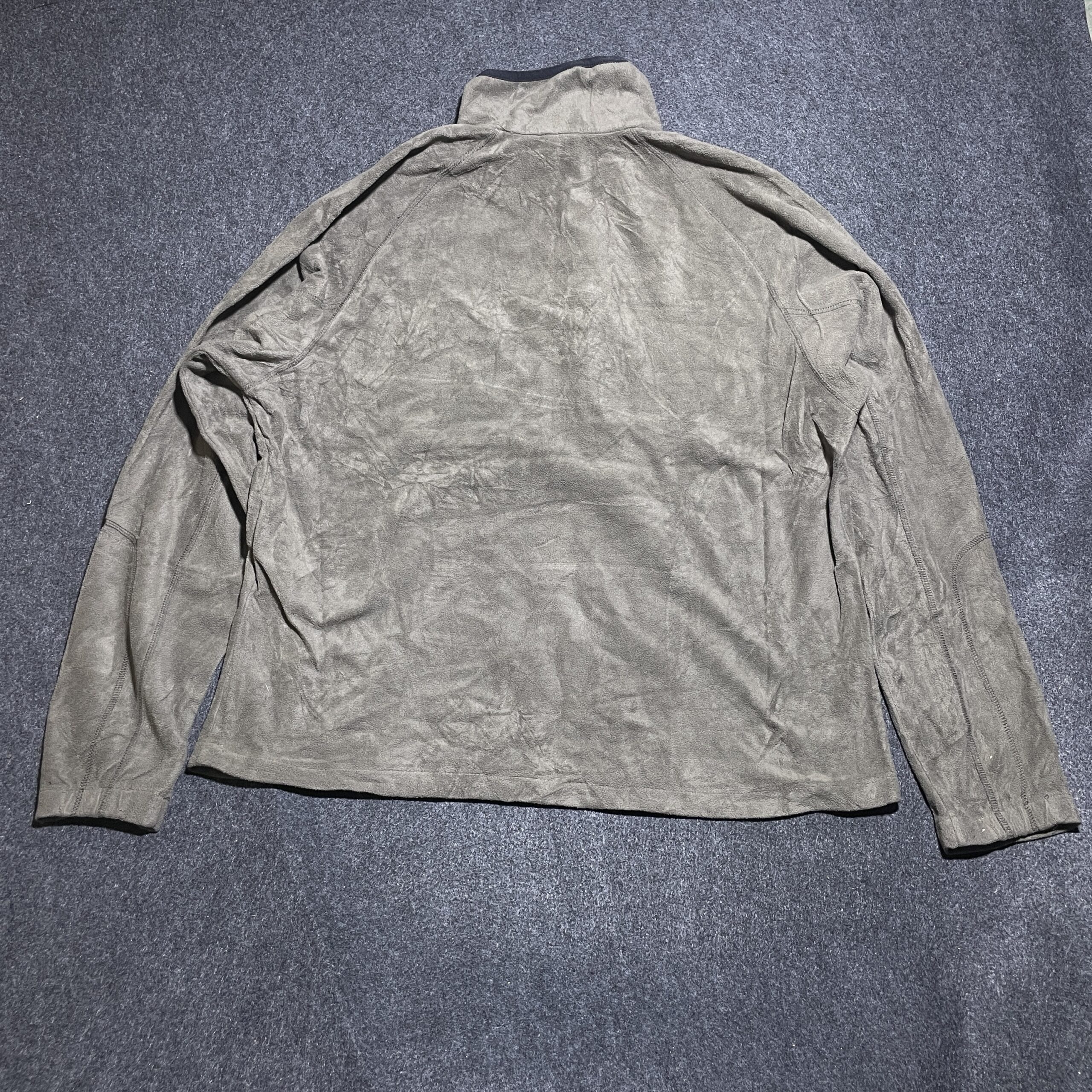 Columbia Sweater detail view