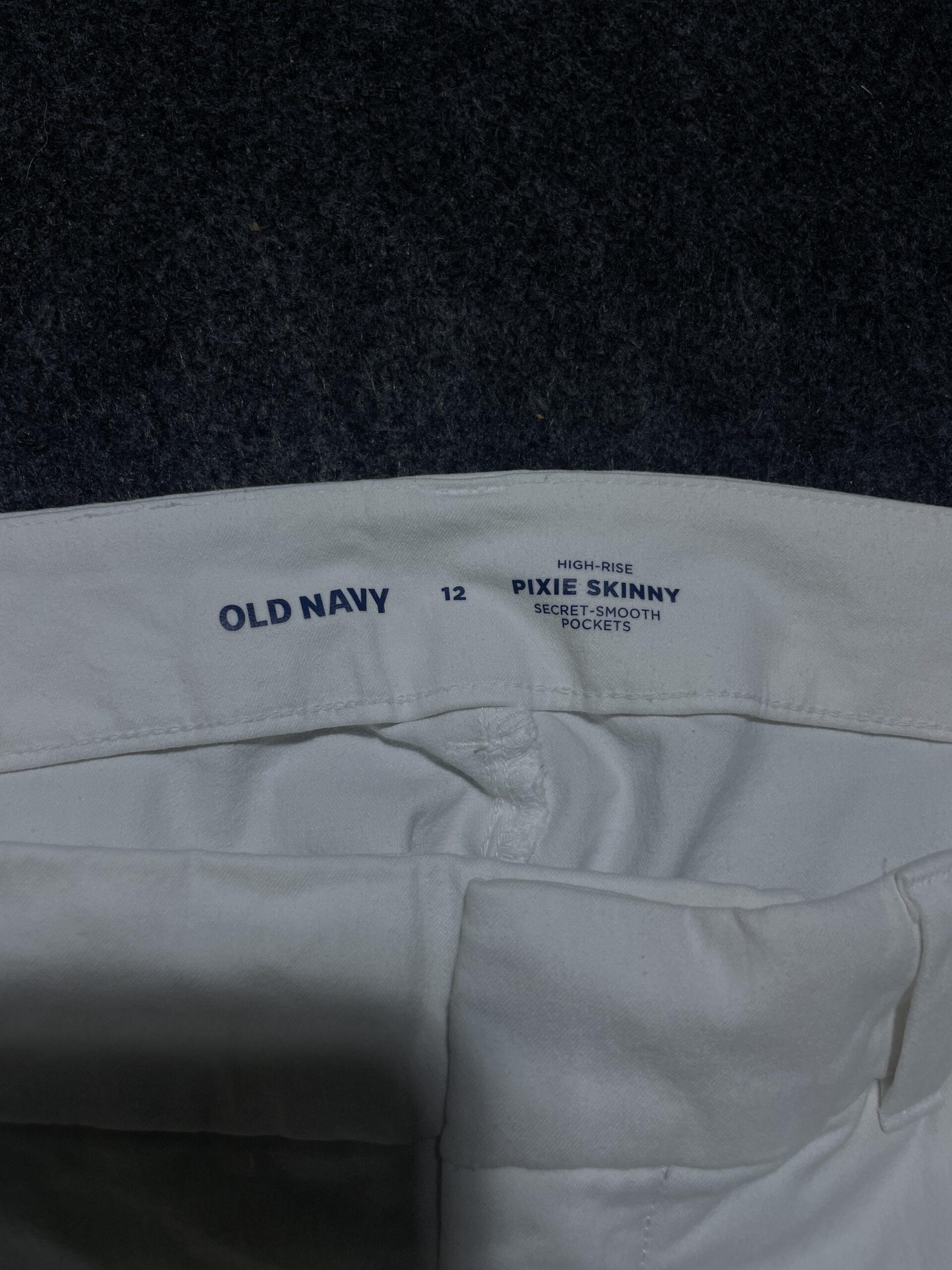 Old Navy White Trousers back view