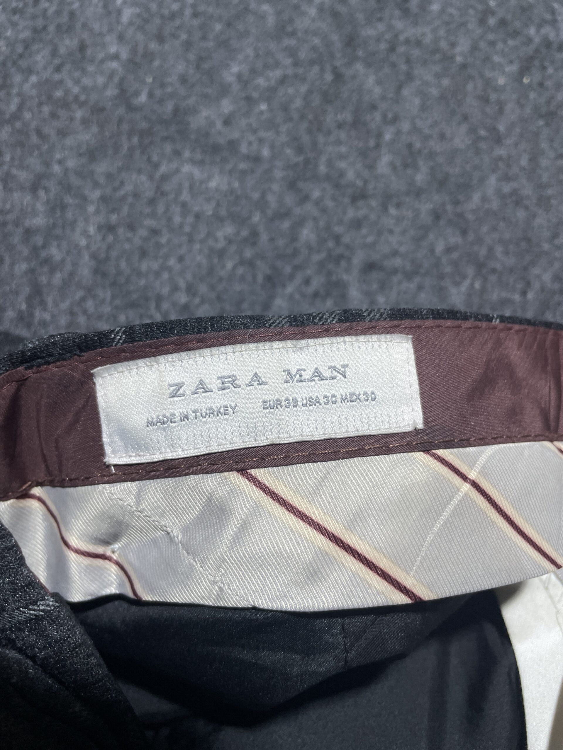 Zara Pants detail view