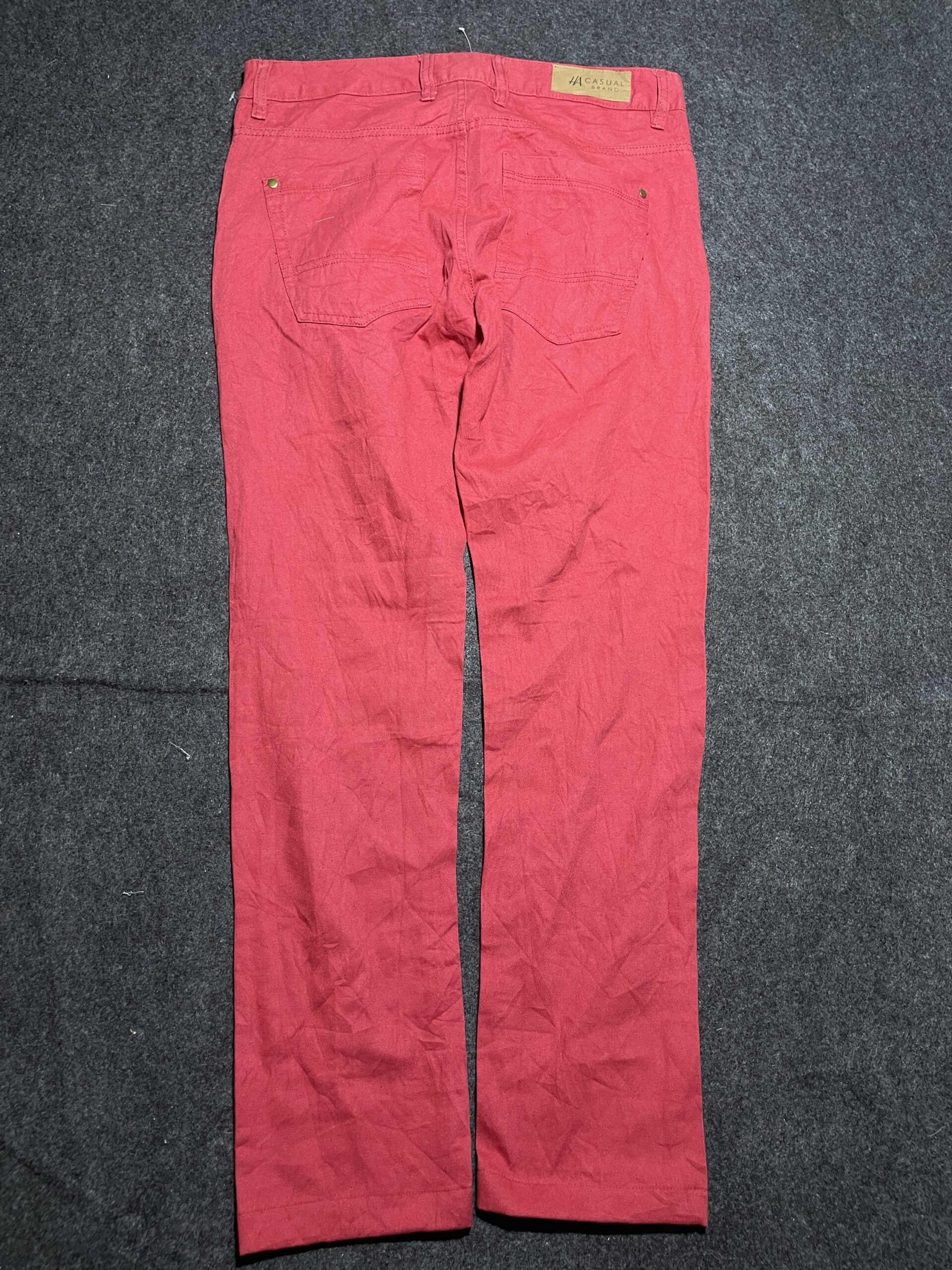 Red Chinos detail view