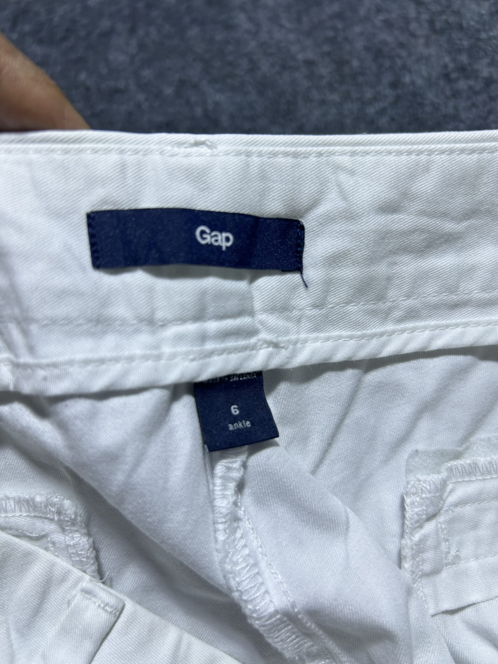 GAP White Pants back view