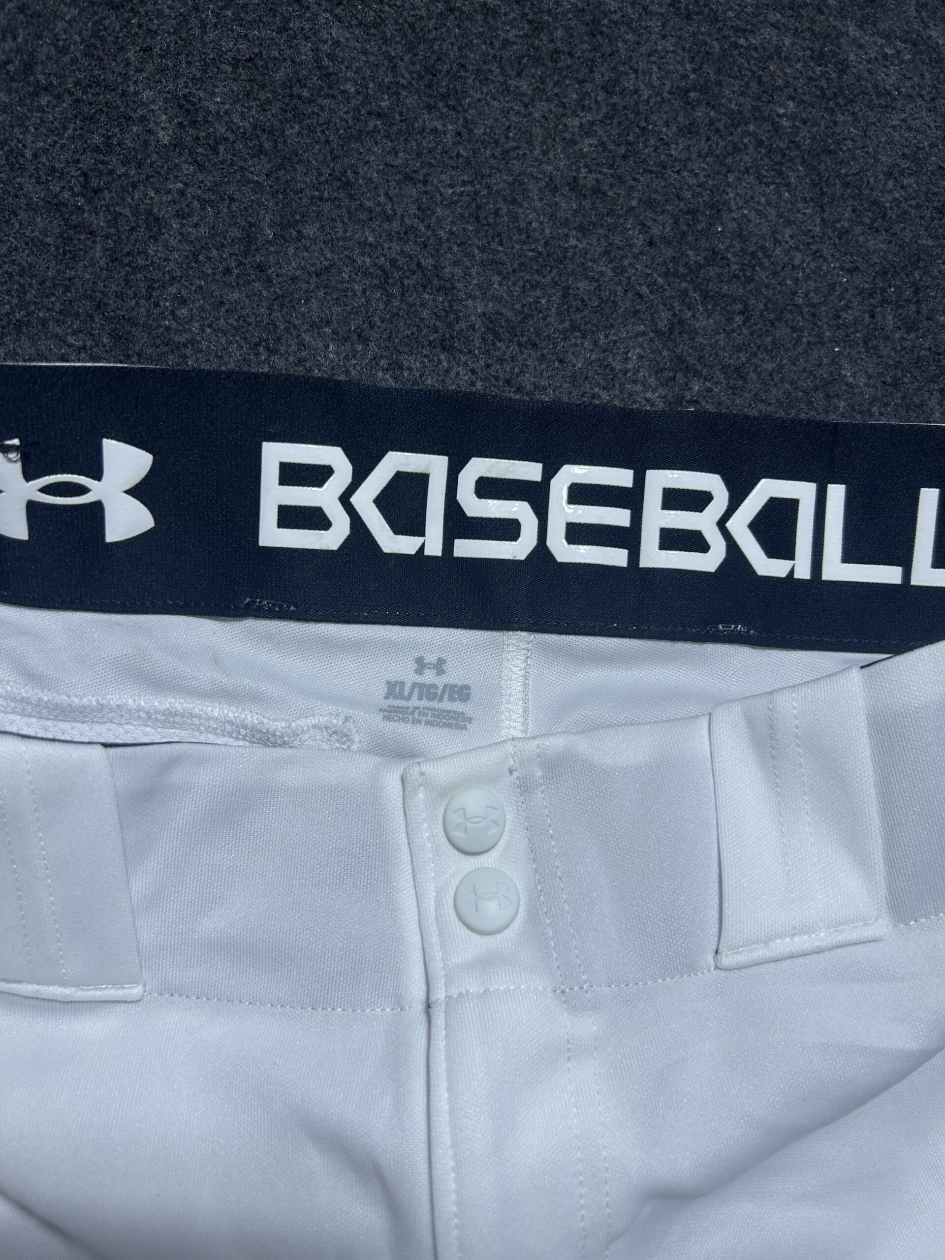Under Armour White Pants detail view