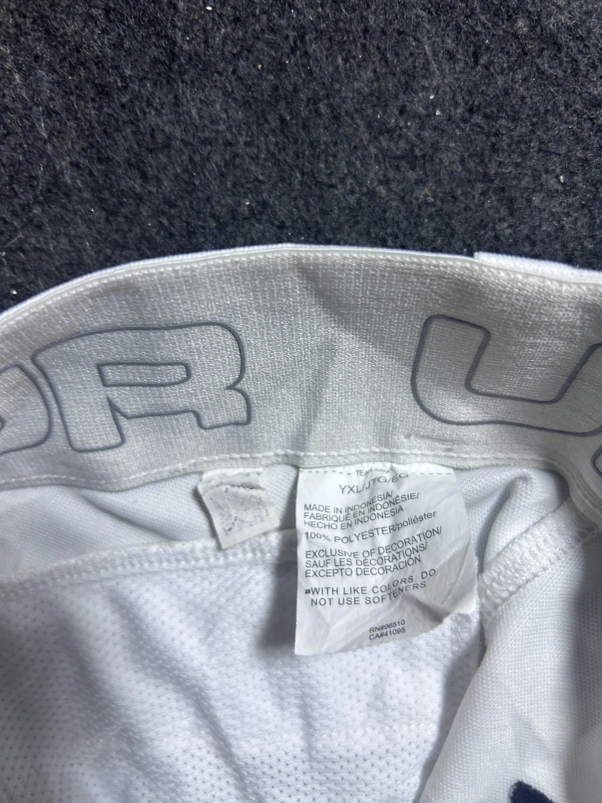 Under Armour White Pants detail view
