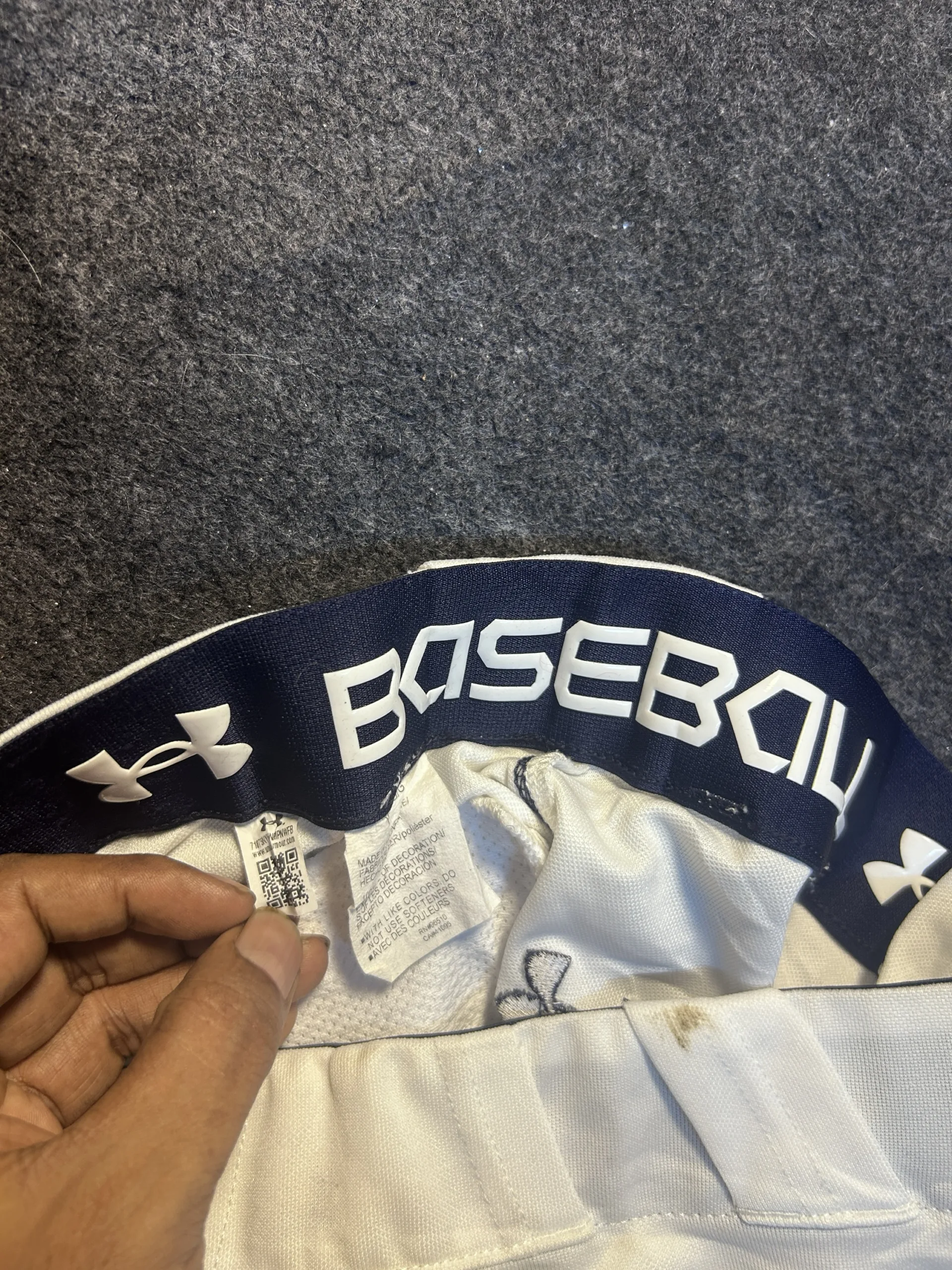 Under Armour White Pants detail view