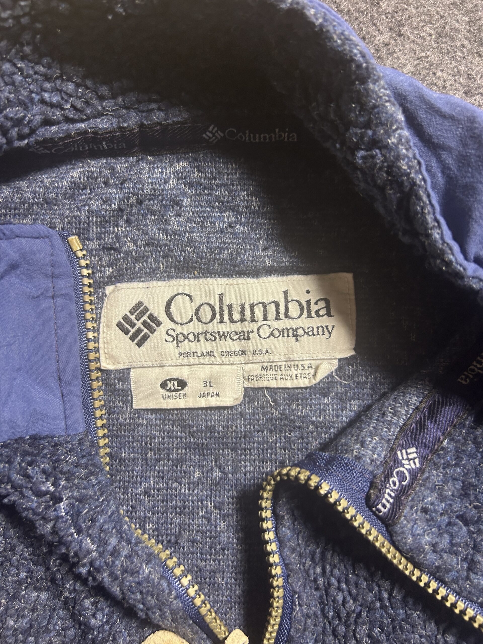 Columbia Navy simple back view