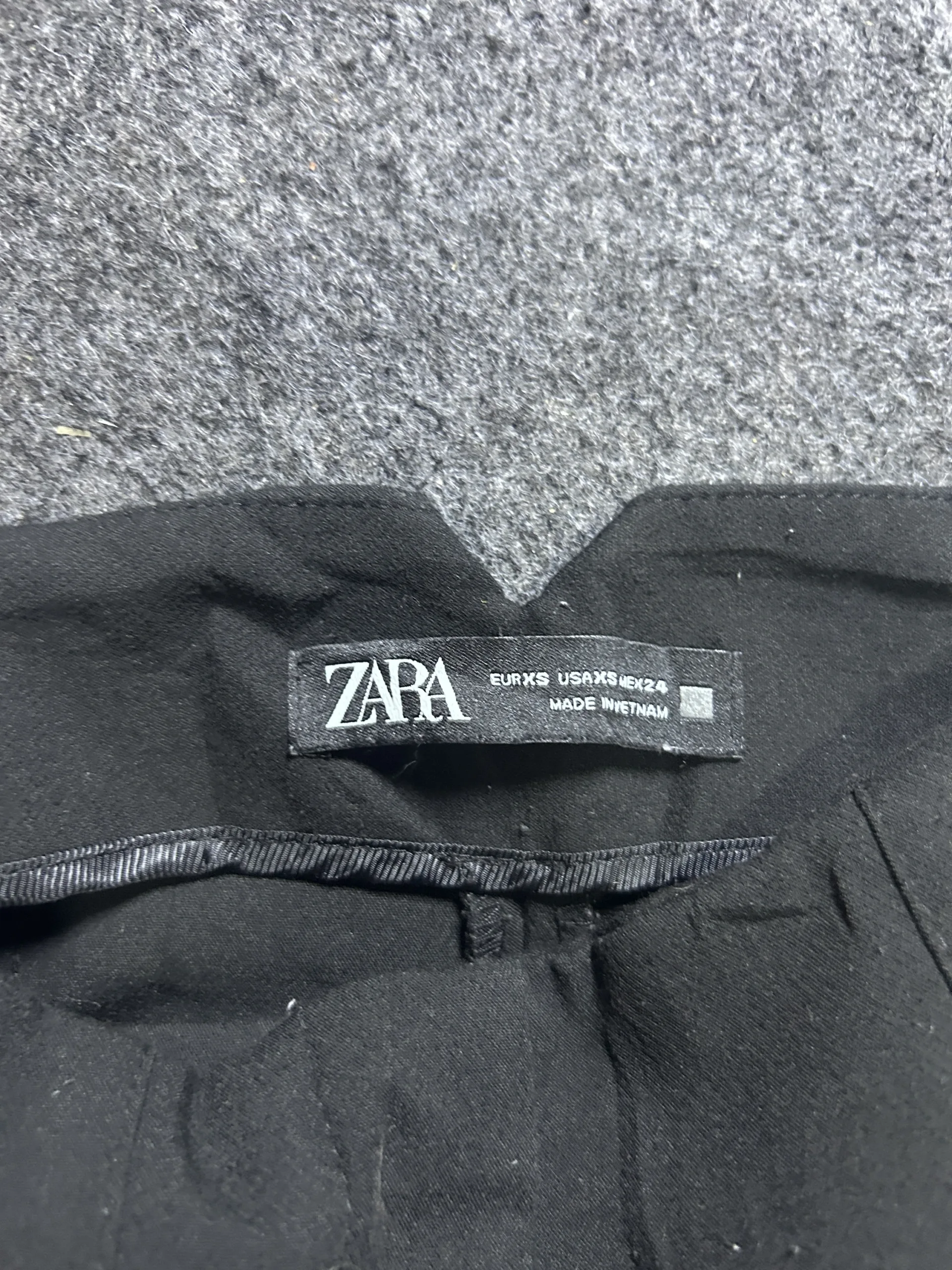 Zara Black Trousers detail view