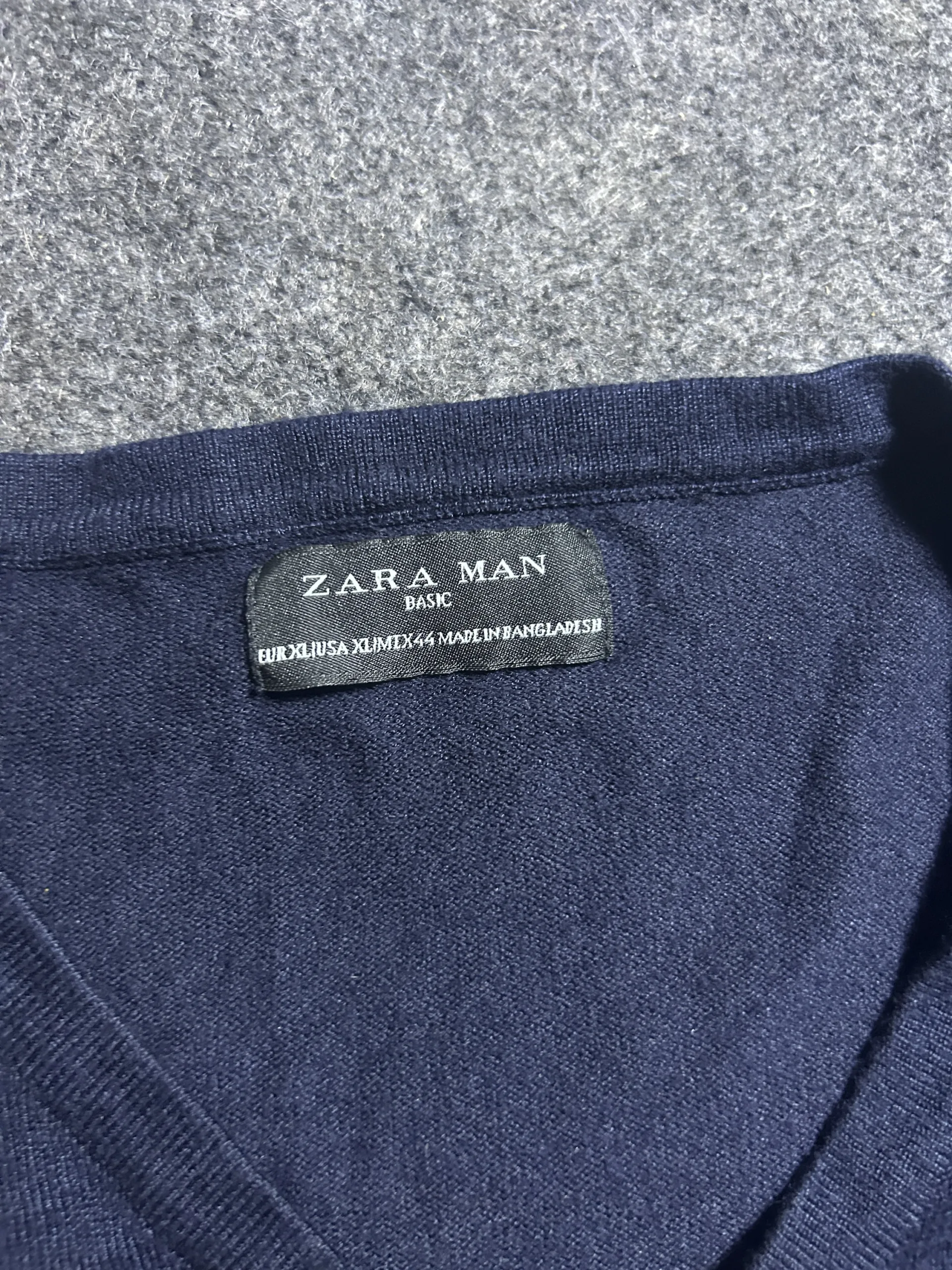 Zara Navy T-Shirt detail view